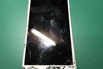 iPhone6:ガラス割れ修理依頼｜バックアップなしでも修理可能！データ無くなりません！の施工後画像